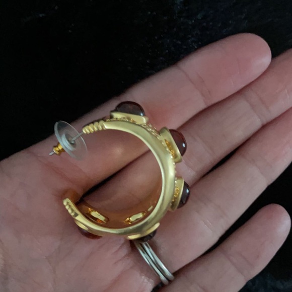 Kenneth jay lane gold hoop grazia tortoise earring - Picture 2 of 4